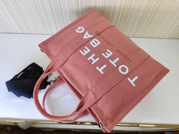 The tote bag 22001 stock