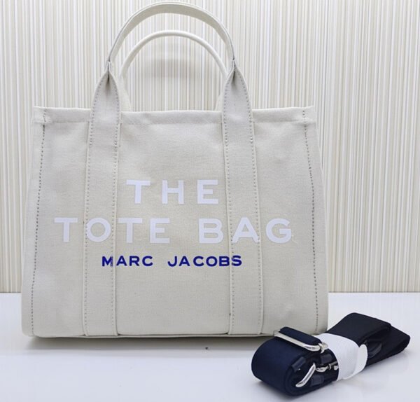The tote bag 22001 stock