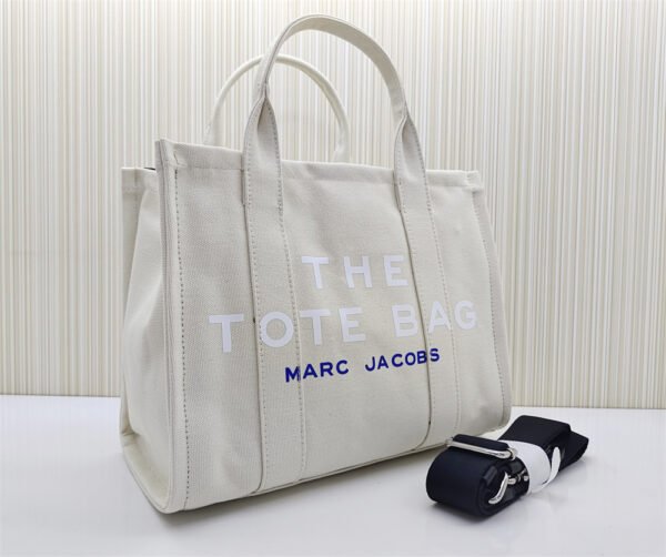 The tote bag 22001 stock