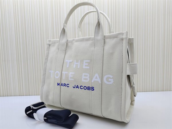 The tote bag 22001 stock