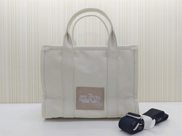 The tote bag 22001 stock