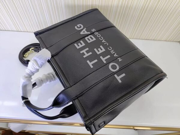 The tote bag 22001 stock