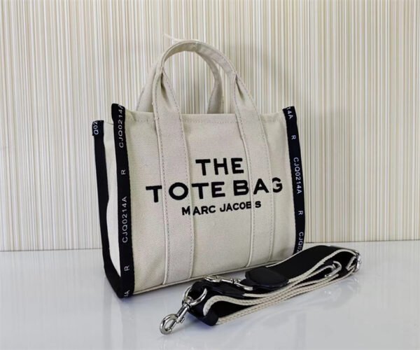 The tote bag 22001 stock