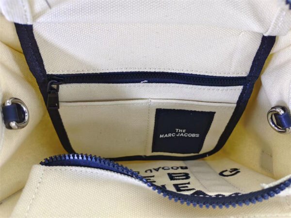 The tote bag 22001 stock