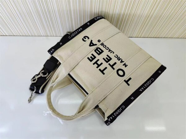 The tote bag 22001 stock