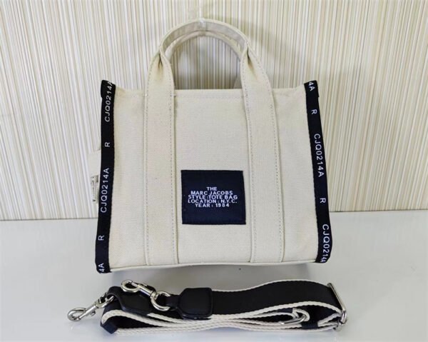 The tote bag 22001 stock