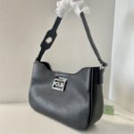 Bear shoulder bag 620026-1