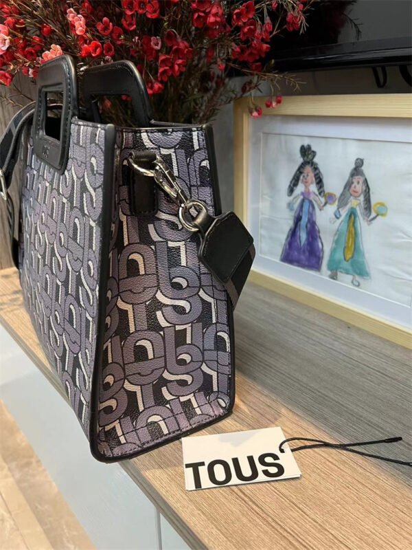 T0US medium shopper amaya coral manifesto 620034