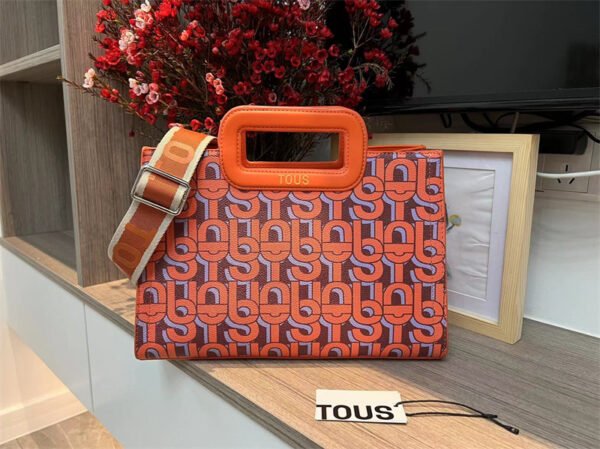 T0US medium shopper amaya coral manifesto 620034