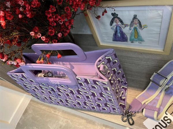 T0US medium shopper amaya coral manifesto 620034