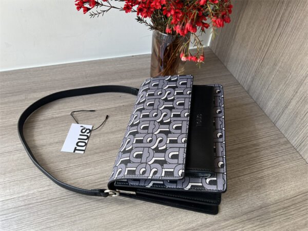 T0US shoulder bag T620033