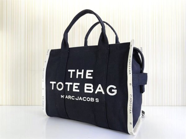 The tote bag 22001 stock