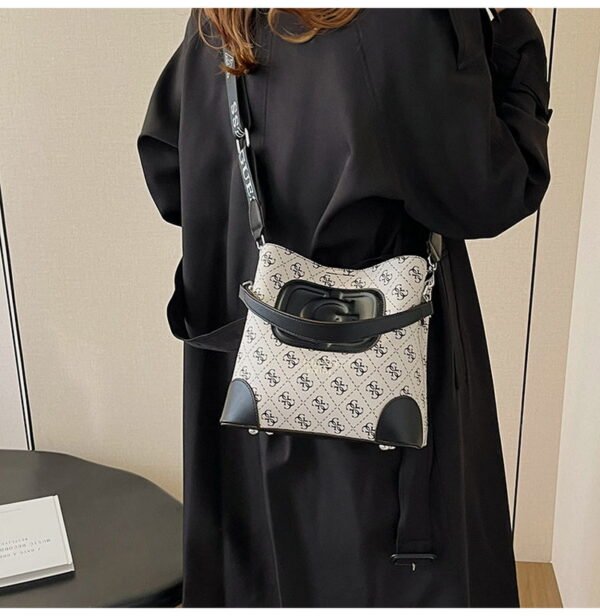 GUESS bag PDD774 size23X12X22cm