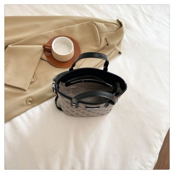 GUESS bag PDD777 size20X10X17cm