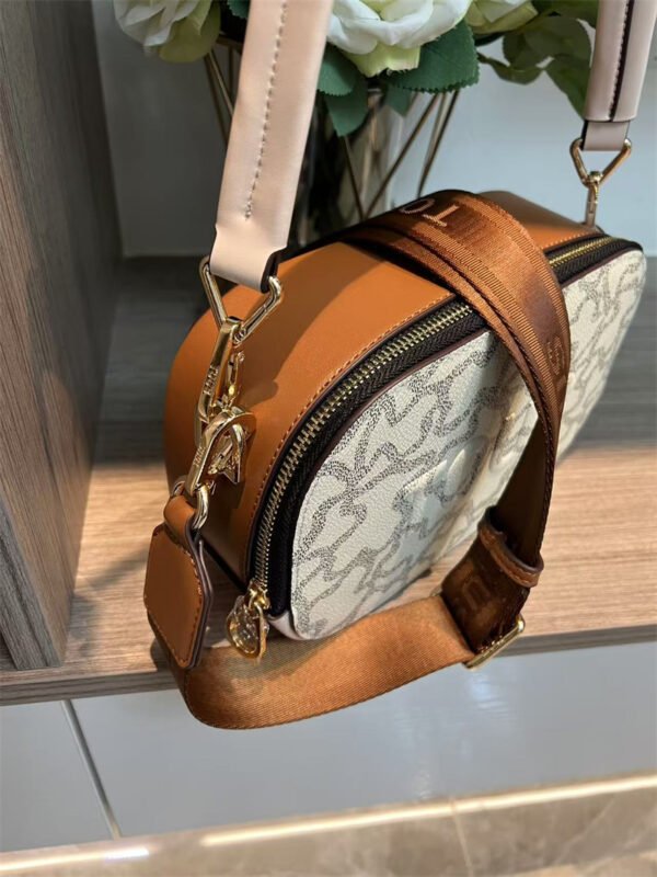 Bear kaos messenger bag 62073 size 23-14-8cm