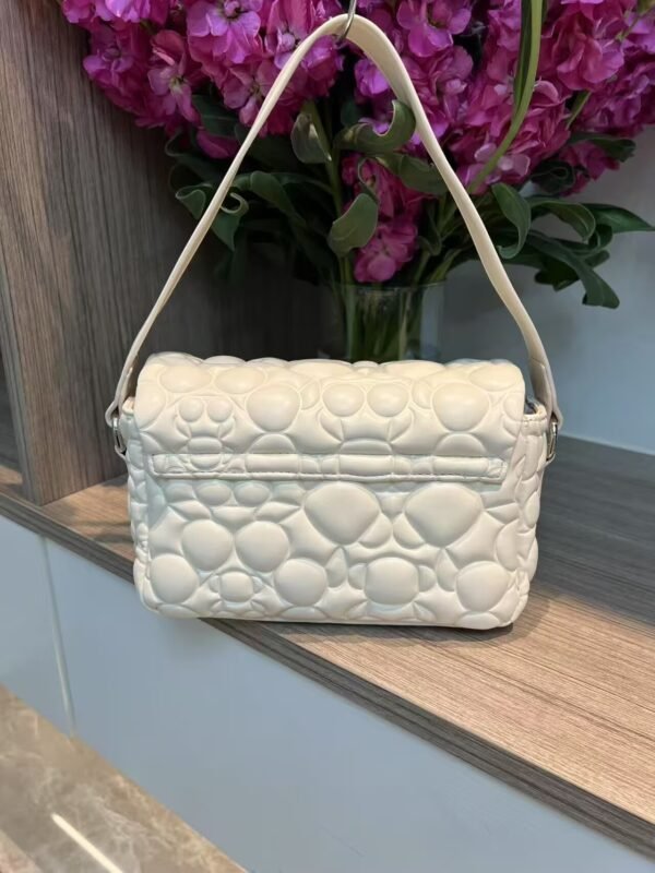 T62070 Bear one shoulder bag