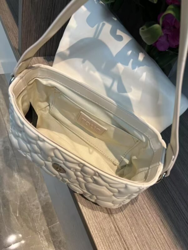 T62070 Bear one shoulder bag