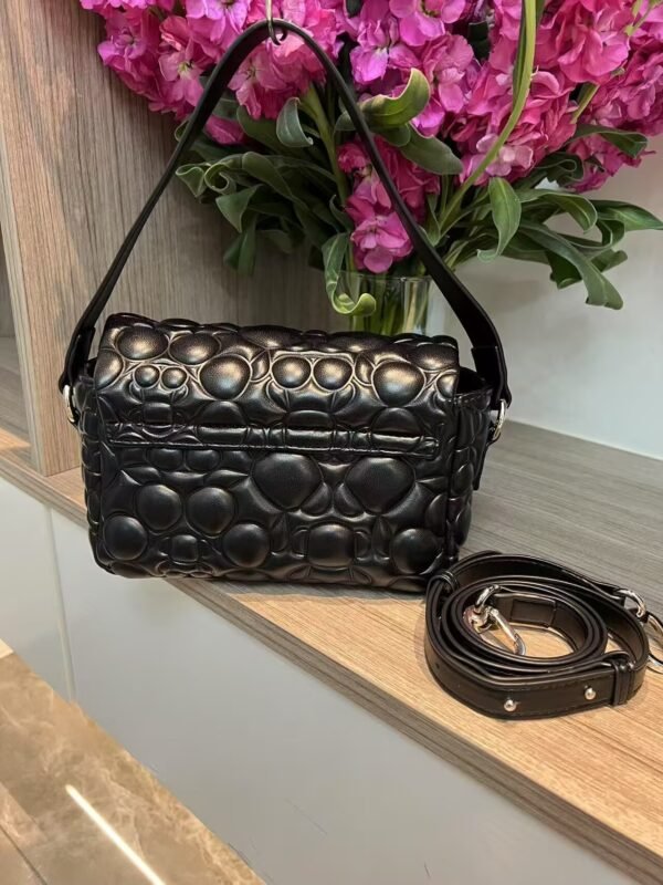 T62070 Bear one shoulder bag