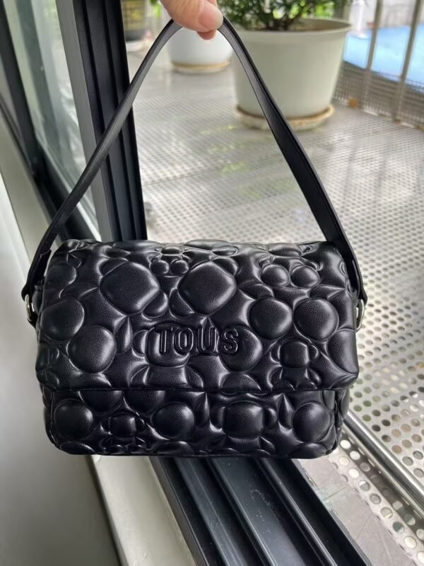 T62070 Bear one shoulder bag