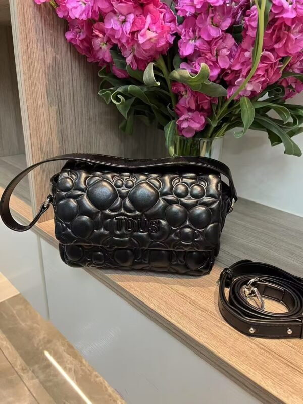 T62070 Bear one shoulder bag