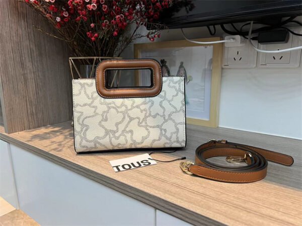 tous small bag 62031 size: 19-8.5-13cm