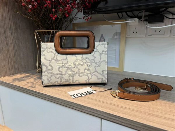 tous small bag 62031 size: 19-8.5-13cm