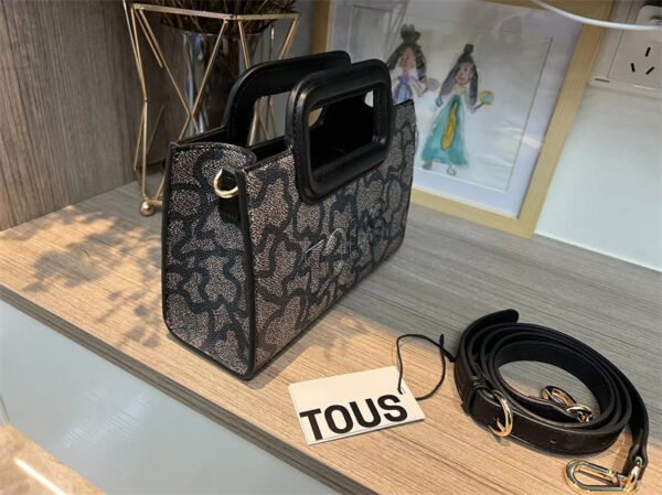 tous small bag 62031 size: 19-8.5-13cm