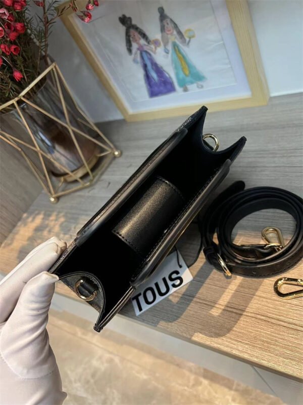 tous small bag 62031 size: 19-8.5-13cm