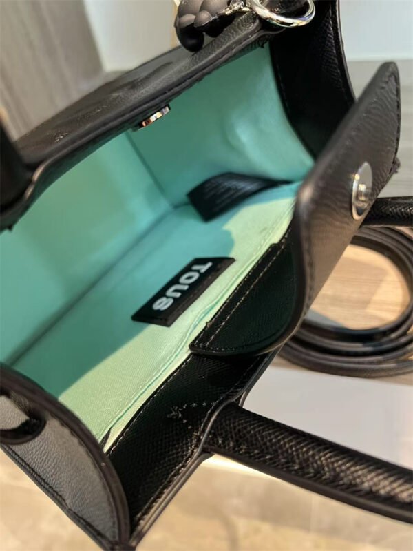 62079 bear bag messenger bags