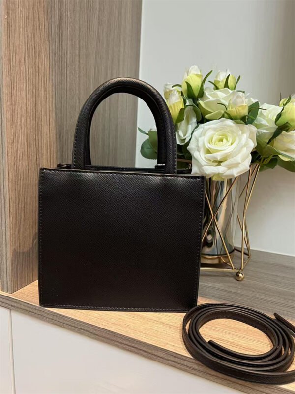 62079 bear bag messenger bags