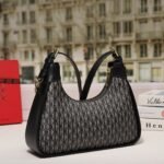 chch bag 230626 28x7x21cm