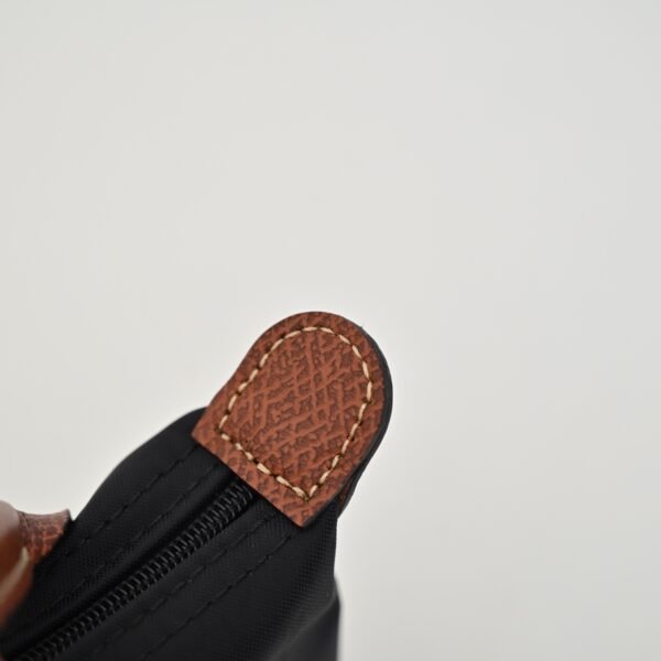Longchamp LC01