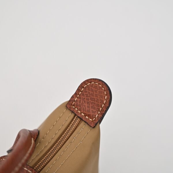 Longchamp LC01