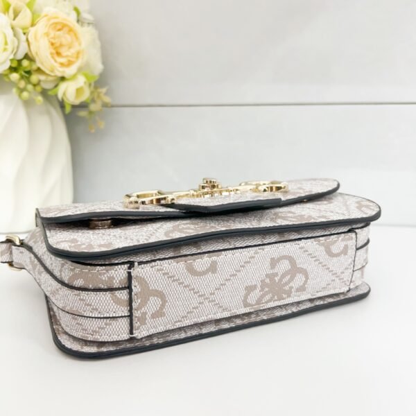 Guess bag VG992421 21.2-6-13.5cm