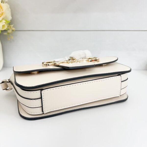 Guess bag VG992421 21.2-6-13.5cm